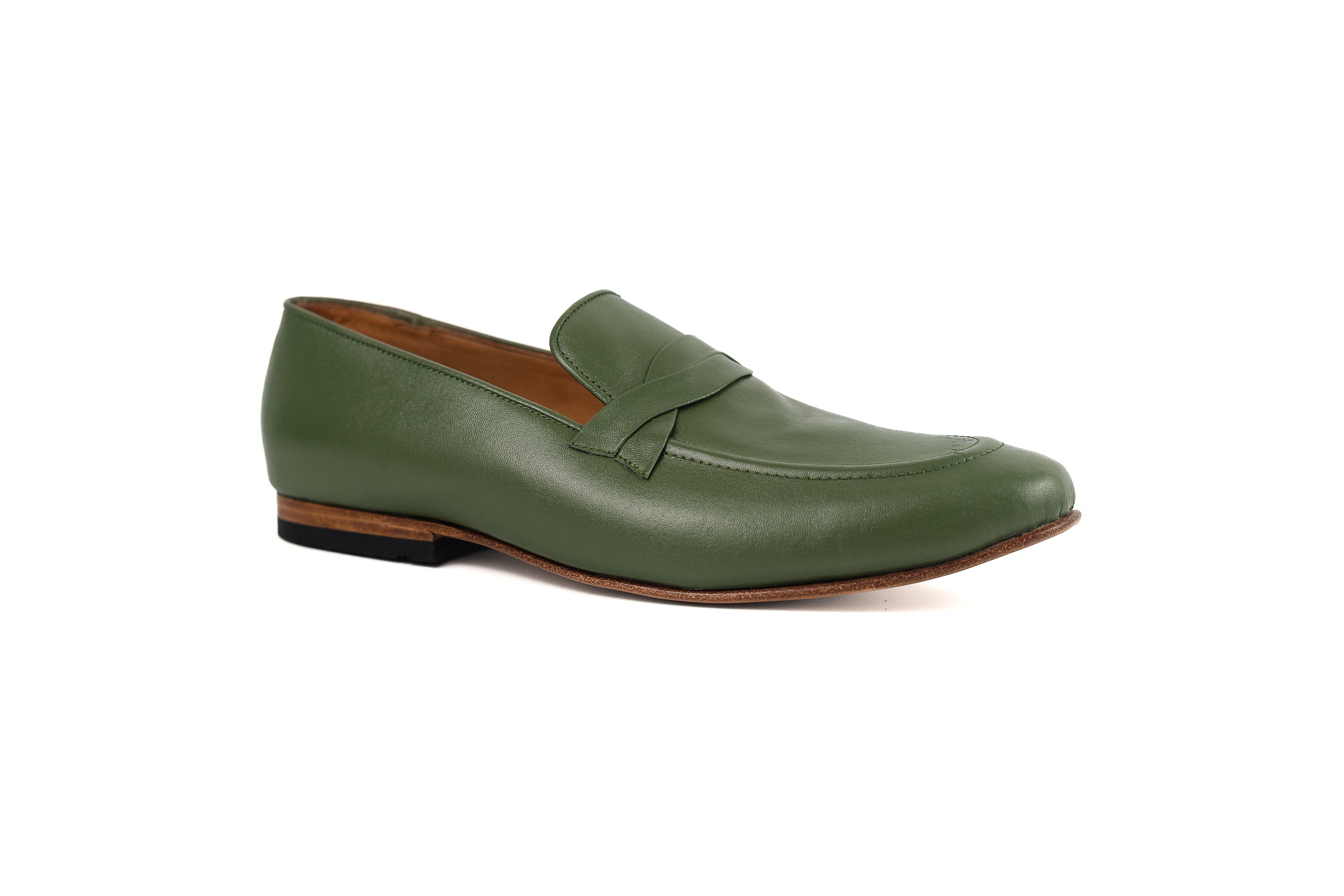 LOAFERS EN CUERO verde con antifaz trenzado