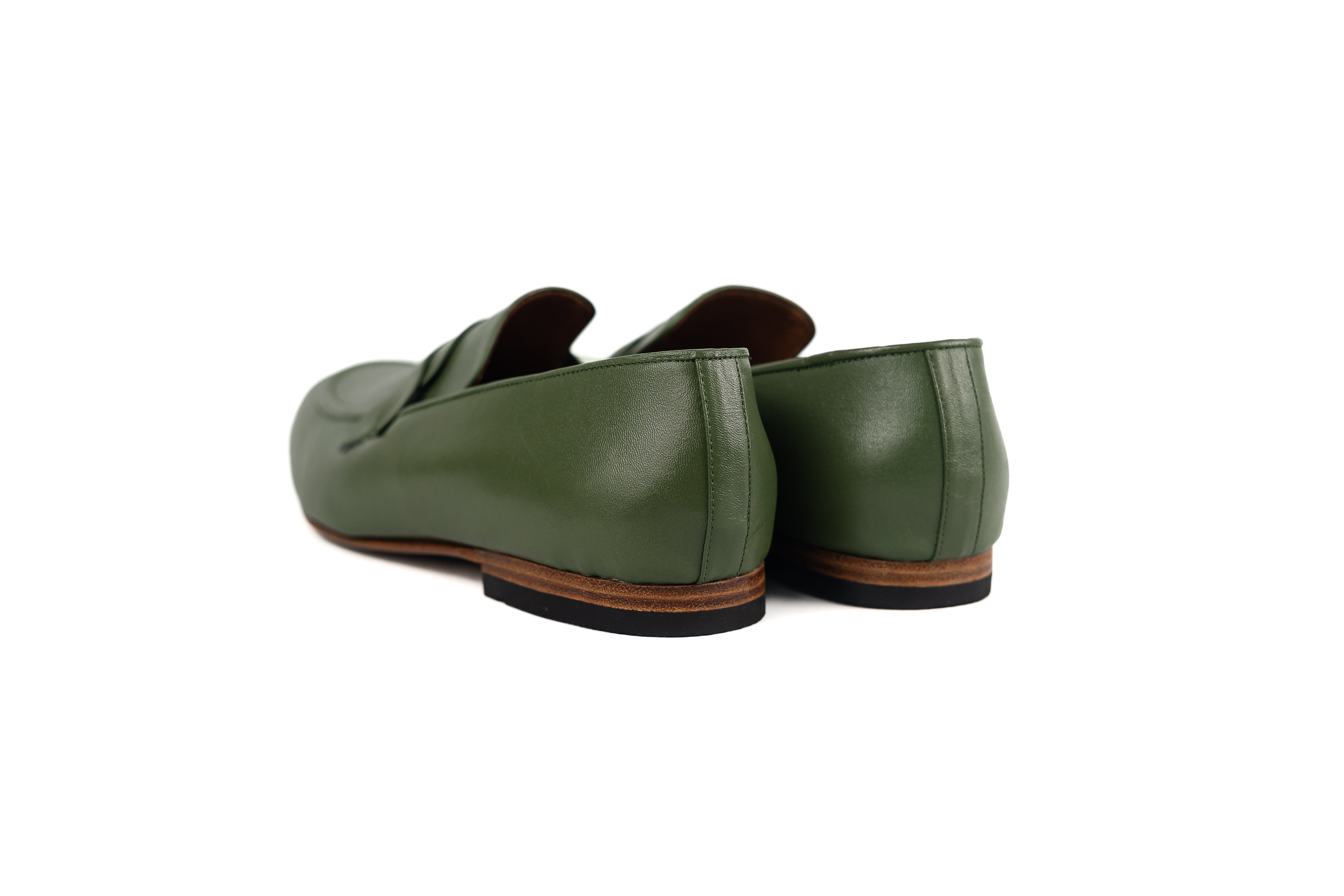 LOAFERS EN CUERO verde con antifaz trenzado