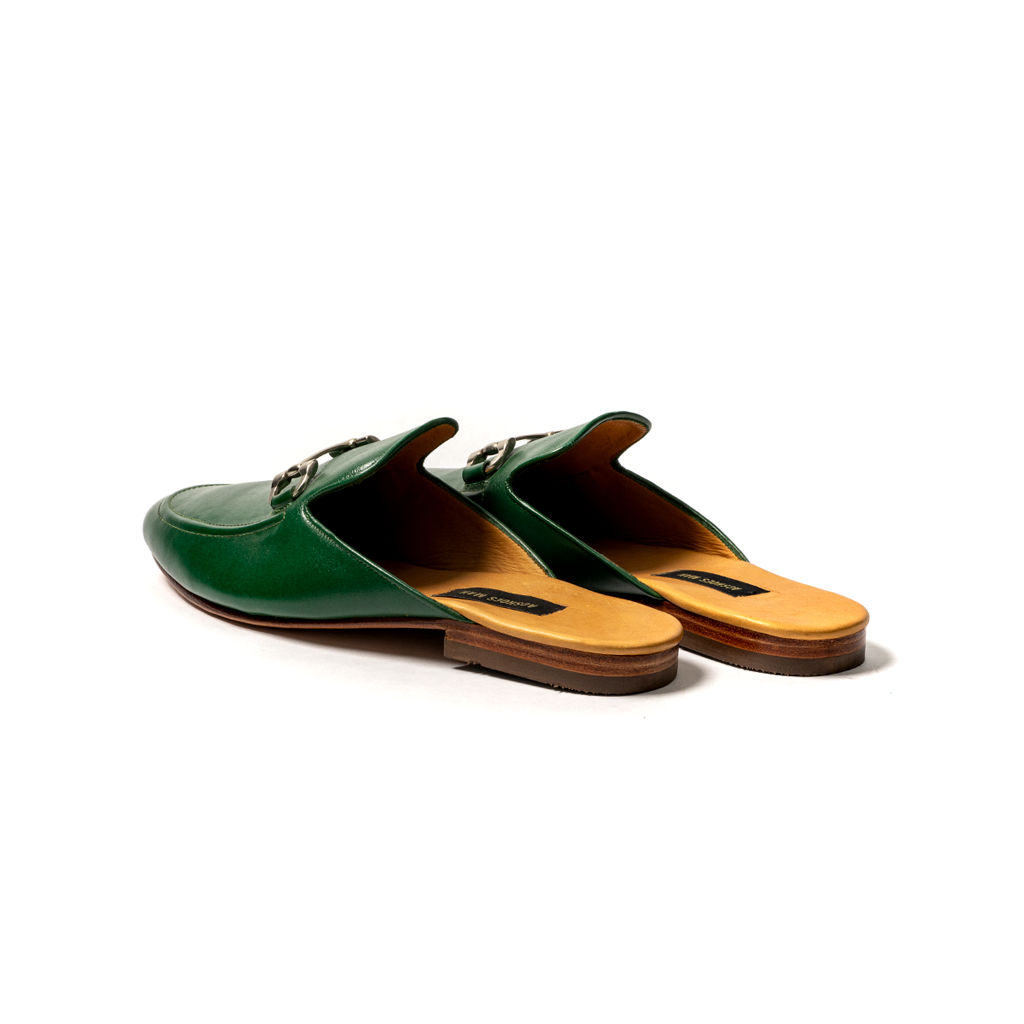 Loafer mules cuero verde olivo herraje